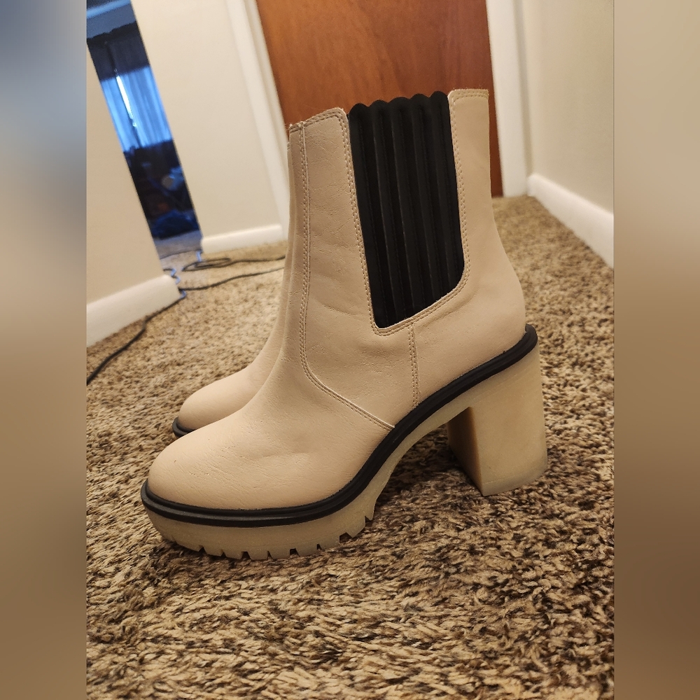 Women's size 10 pale pink and black Oasis Society heeled boots